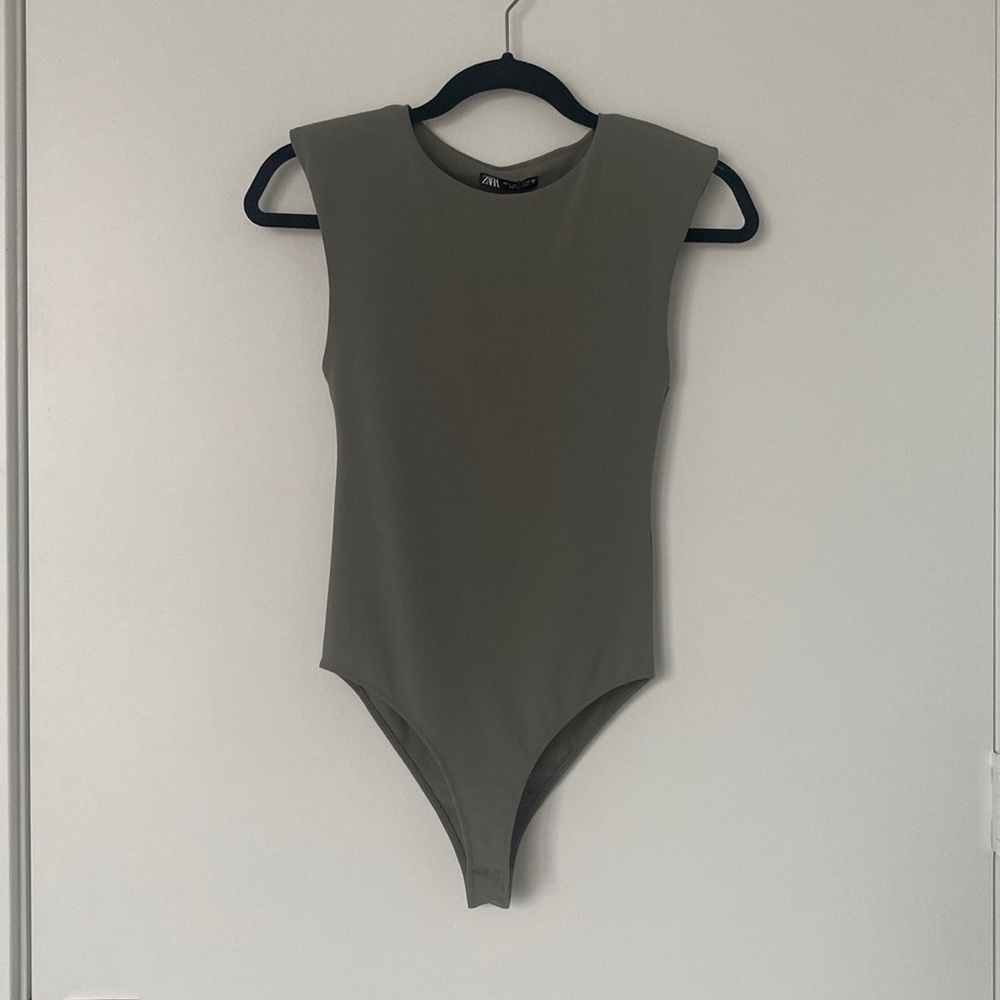 brand new w/tags Zara body top size small